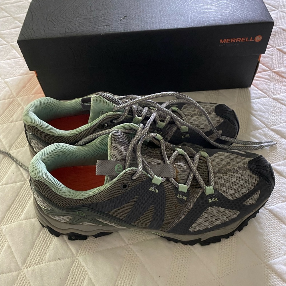 Merrell Women’s 10 Grassbow Air Hiking shoes Granite and Mint color